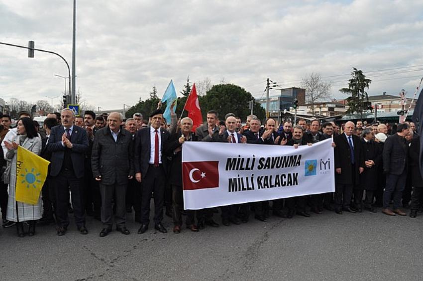 . İYİ Parti 20 milletvekili ile Tank Palet Mitingine katıldı